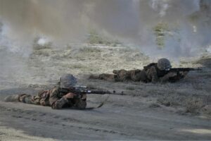 На учениях в Атырауской области военные противодействовали бандам боевиков (ФОТО)