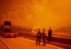 Из-за пожаров западное побережье Америки сравнивают с картиной Апокалипсиса (ФОТО)