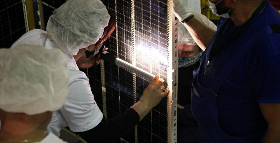 На Байконуре проверили функционирование солнечных батарей пилотируемого корабля (ФОТО)