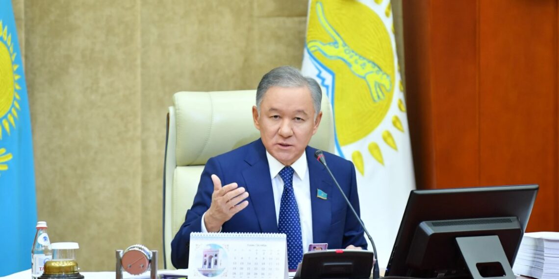 Нигматулин призвал казахстанцев проявить ответственность и сохранить единство всего народа