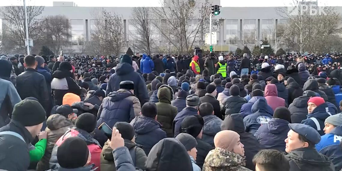 Кто может стоять за митингами в Казахстане?