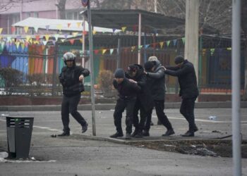 Токаев назвал сообщения о применении оружия против мирных демонстрантов дезинформативными