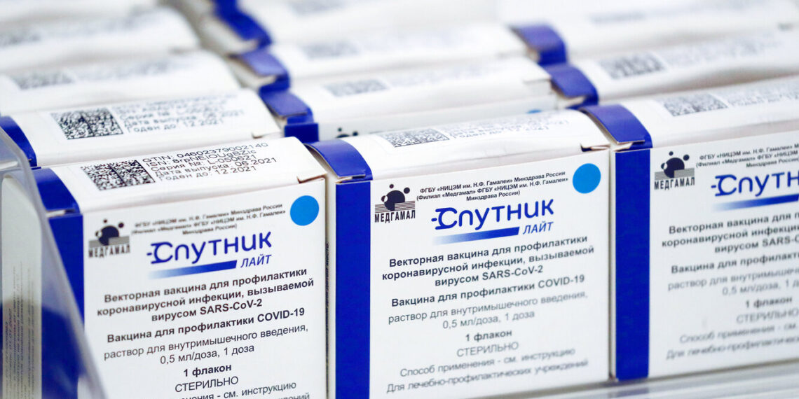 В Алматы прибыла партия вакцины «Спутник Лайт»