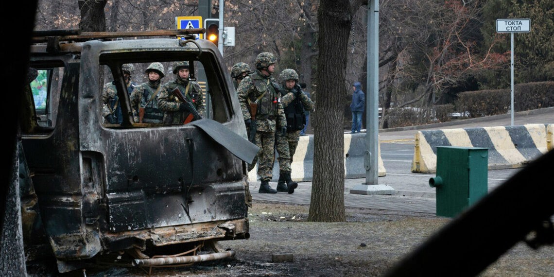В погромах в Казахстане промелькнул отпечаток Украины