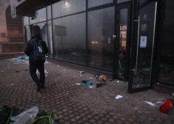 Жительница Алматы была спасена сотрудниками полиции во время беспорядков