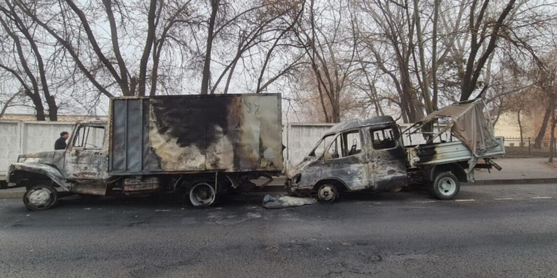 В ходе беспорядков в Алматы уже уничтожено 33 спецмашин