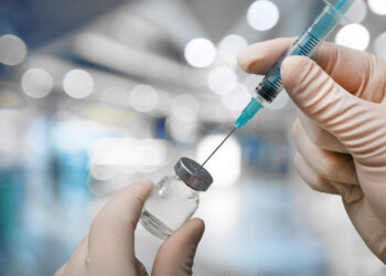 Гиният: в стране против КВИ всего вакцинировано более 80%