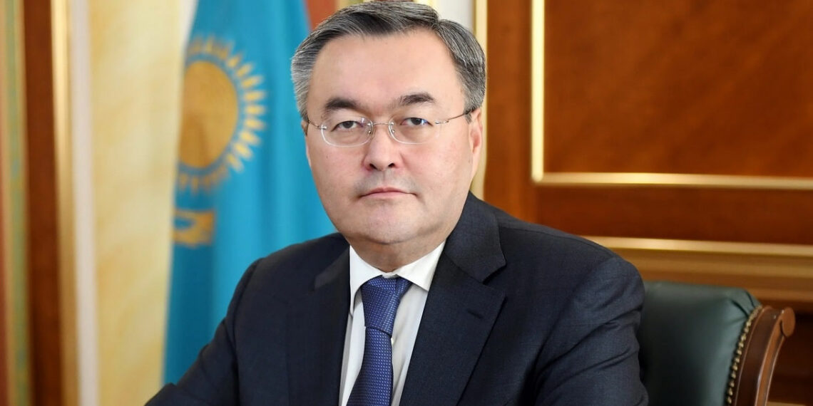 МИД Казахстана намерен вывести своих граждан из Украины