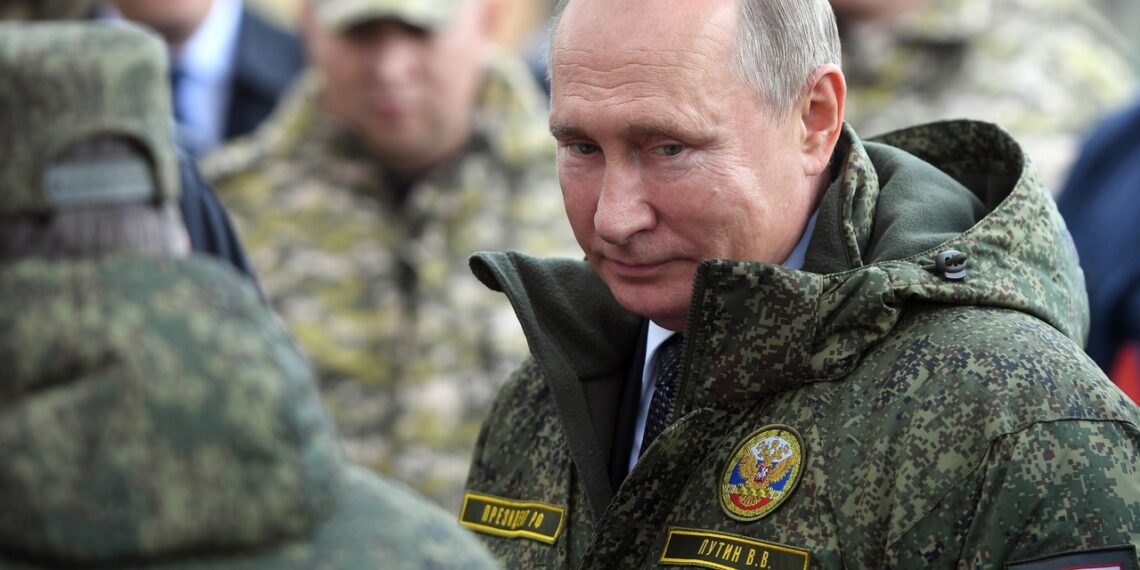 Путин поручил поддержать мир в ЛНР и ДНР