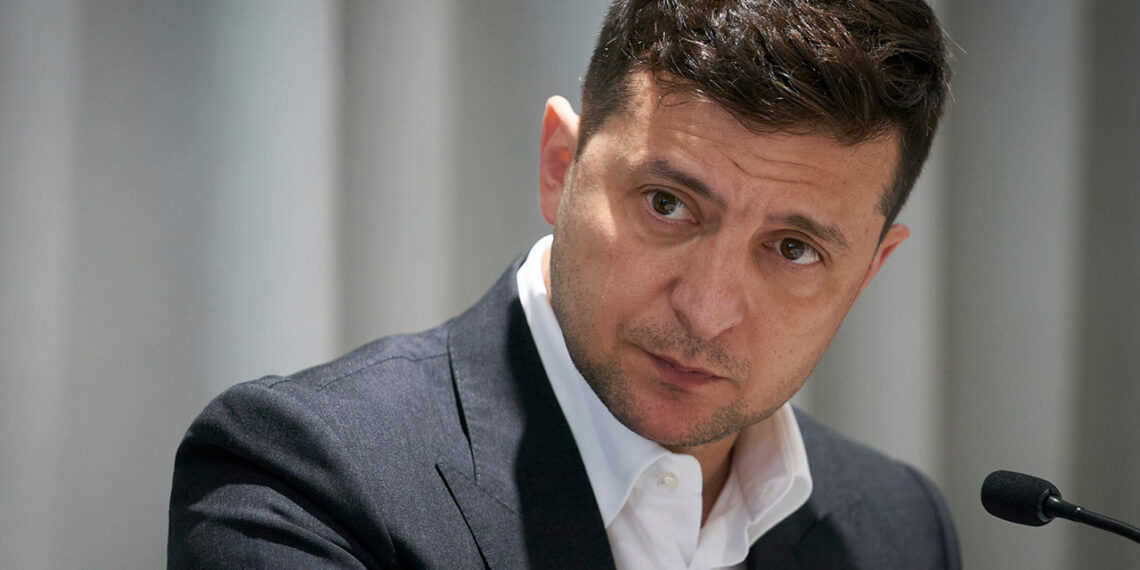 Зеленский ввел на территории Украины военное положение