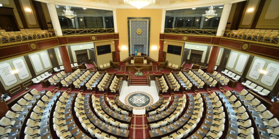 Политические реформы Токаева коснутся и парламента — мнение экспертов