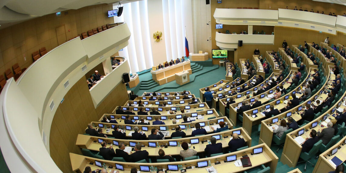 Совет федерации дал согласие на применение российской армии в Донбассе