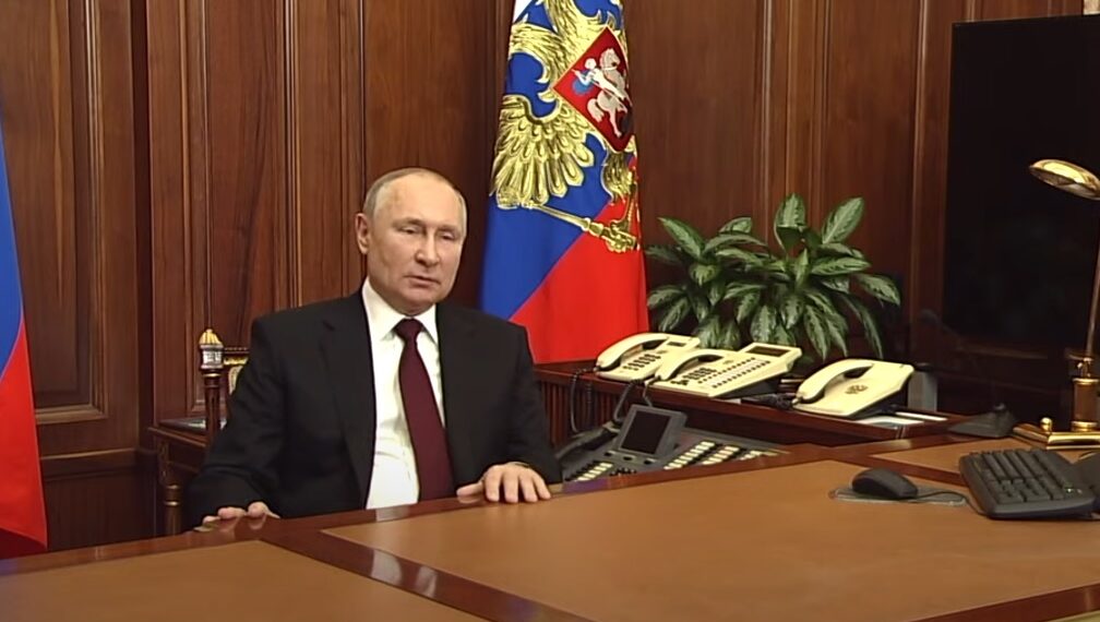Владимир Путин выступил с обращением к россиянам о проведении военной операции в Донбассе