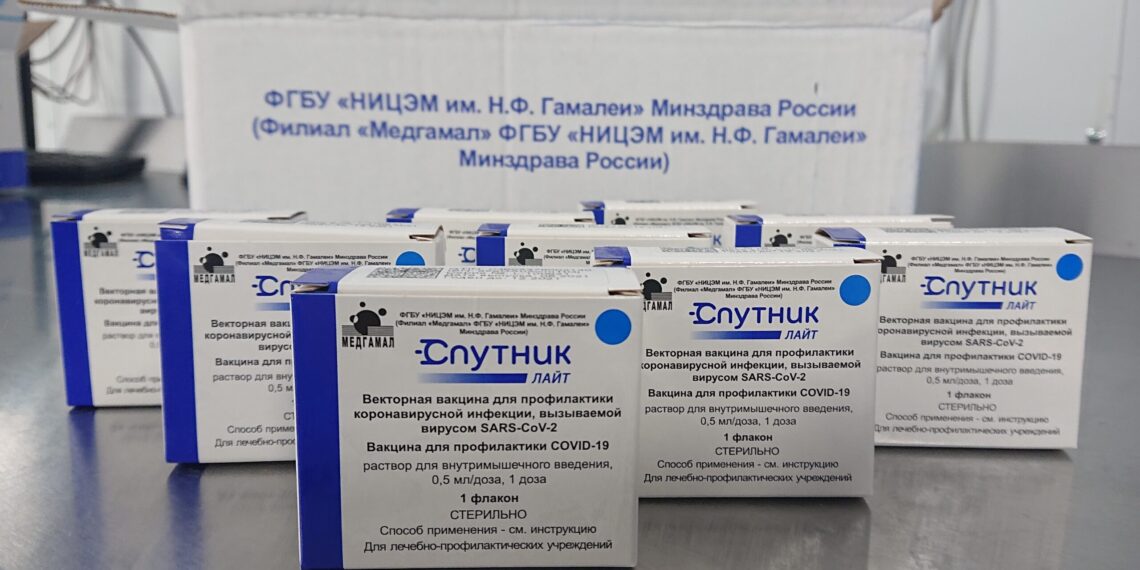 В Казахстане стартовало производство российского препарата «Спутник Лайт»
