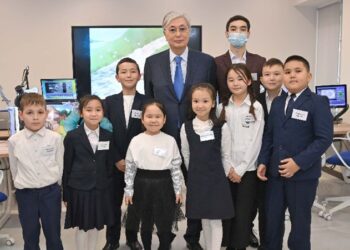 Президент посетил Дворец школьников в Алматы