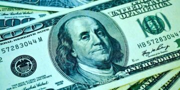 Введены ограничения по вывозу долларов Нацбанком Кыргызстана