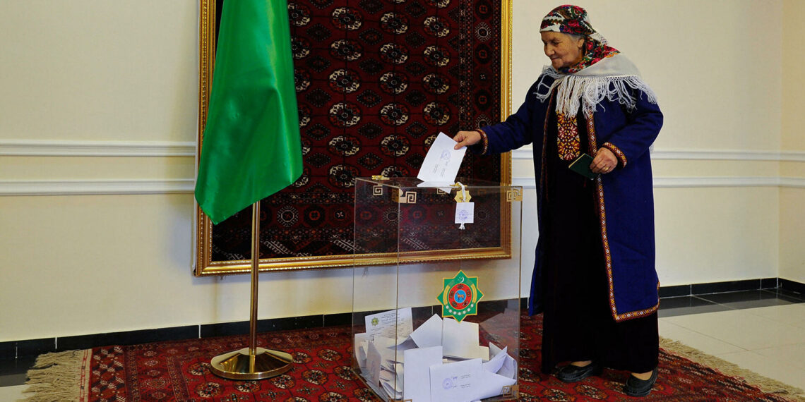 Выборы главы Туркменистана: явка на голосование составила 25%