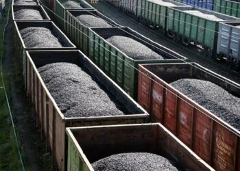 В Восточно-Казахстанской области грузовой поезд сошел с рельсов