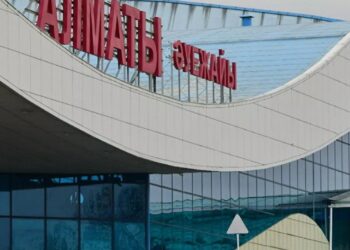 В аэропорту Алматы полицией был задержан голый мужчина