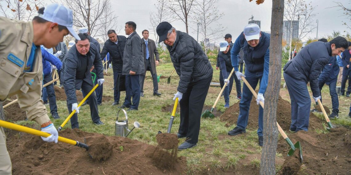 Президент Казахстана принял участие в субботнике