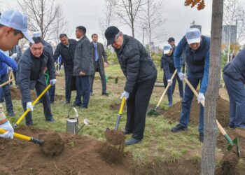 Президент Казахстана принял участие в субботнике