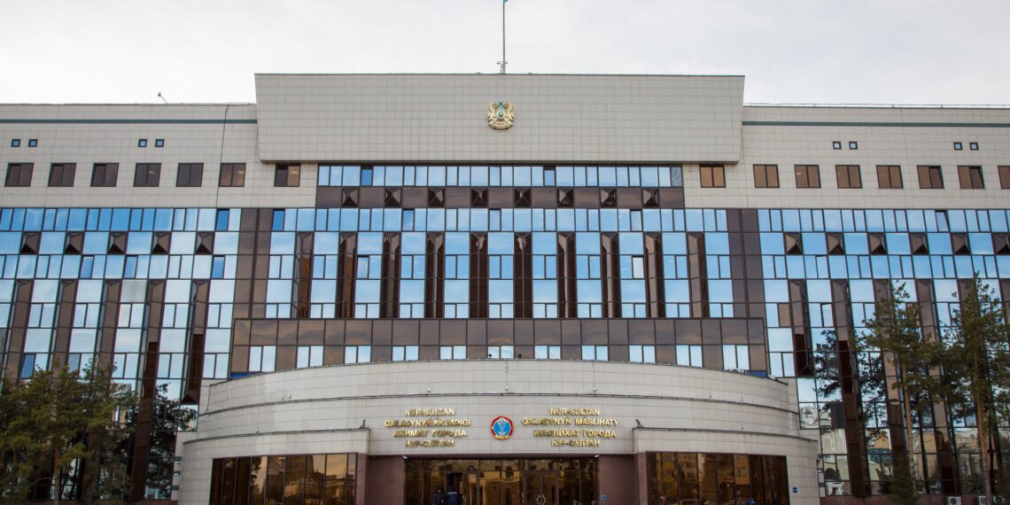 В акимате столицы прокомментировали ситуацию с мертвой рыбой в водоеме ботанического сада