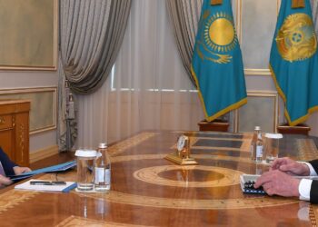 Президент провел встречу с бывшим акимом Жамбылской области