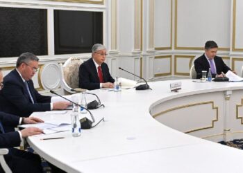 Токаев и Жапаров провели встречу в узком формате