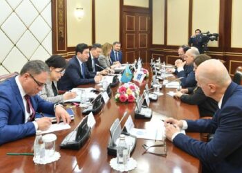 В Мажилисе прошла встреча спикера нижней палаты Парламента РК и главы МИД Польши