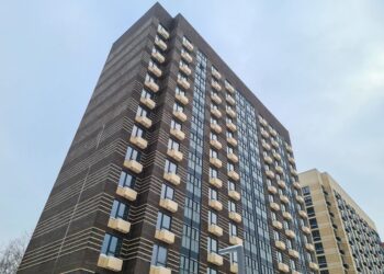 В Алматы загорелась новостройка