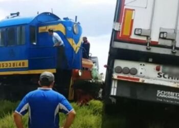 В микрорайоне Елтай Шымкента произошло ДТП с участием тепловоза и грузового авто