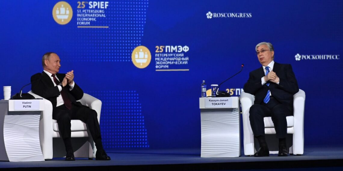 Путин и Токаев провели встречу в Санкт-Петербурге