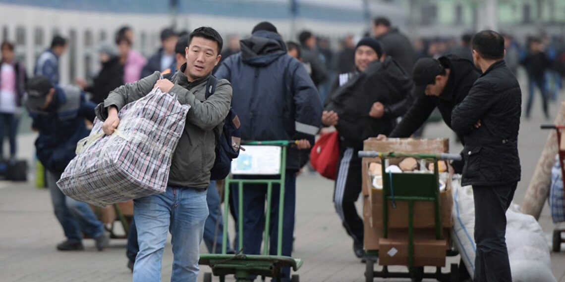 Миграционная служба: с начала текущего года струну покинуло более 7 тыс. казахстанцев