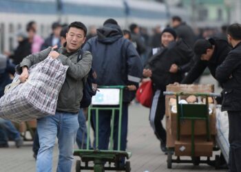 Миграционная служба: с начала текущего года струну покинуло более 7 тыс. казахстанцев