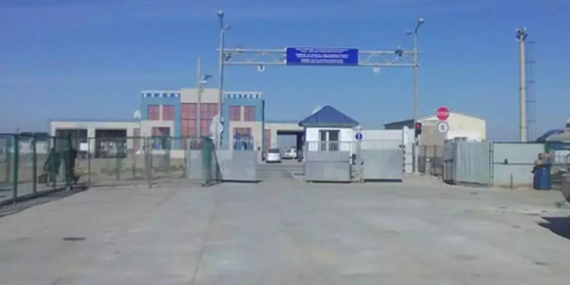 Работа пункта пропуска на границе Казахстана и Узбекистана временно приостановлена