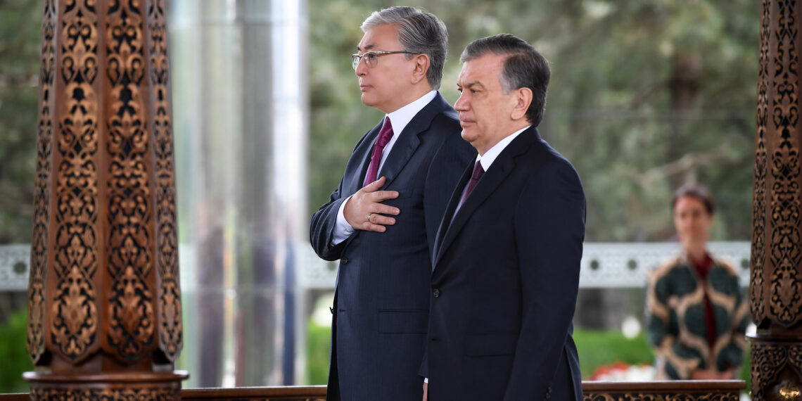 Токаев провел телефонный разговор с Мирзиёевым