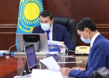 Смаилов провел совещание по внедрению регулирования в предпринимательской деятельности