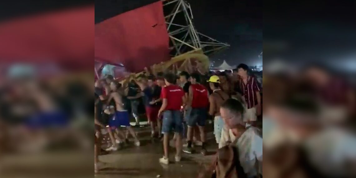 В Испании обрушилась сцена: есть пострадавшие