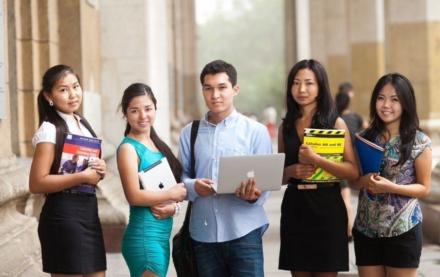 Аким Нур-Султана рассказал о соцпомощи на обучение абитуриентам