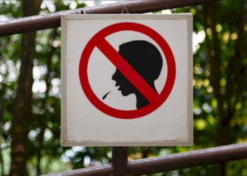 В РК намерены запретить плевки в общественных местах