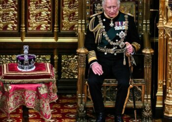 Король Великобритании впервые выступил с обращением к нации