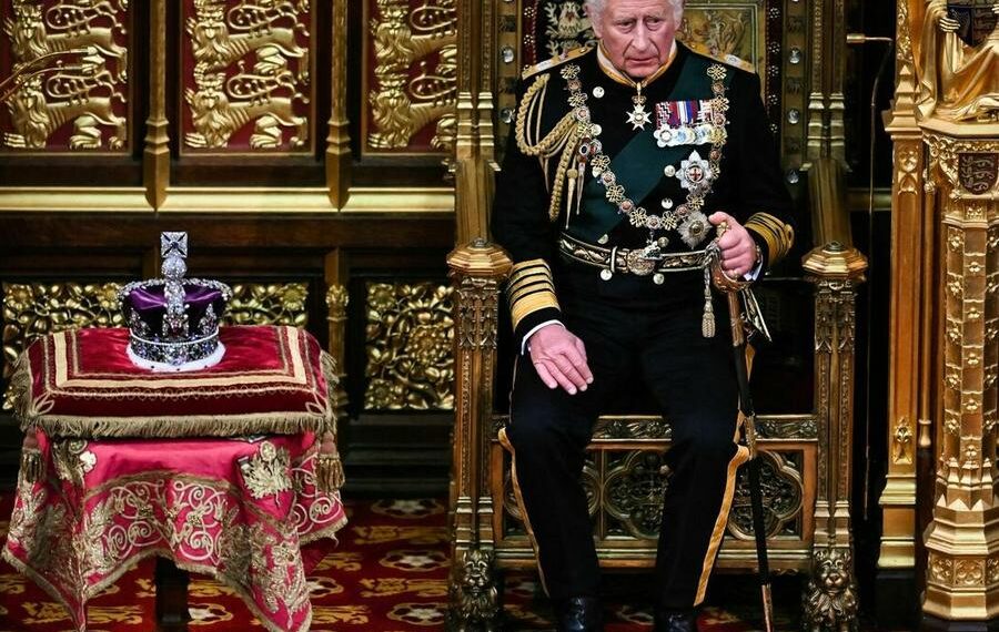 Король Великобритании впервые выступил с обращением к нации