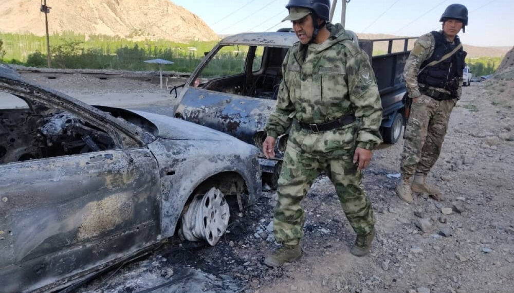 На кыргызско-таджикской границе ситуация продолжает оставаться напряженной