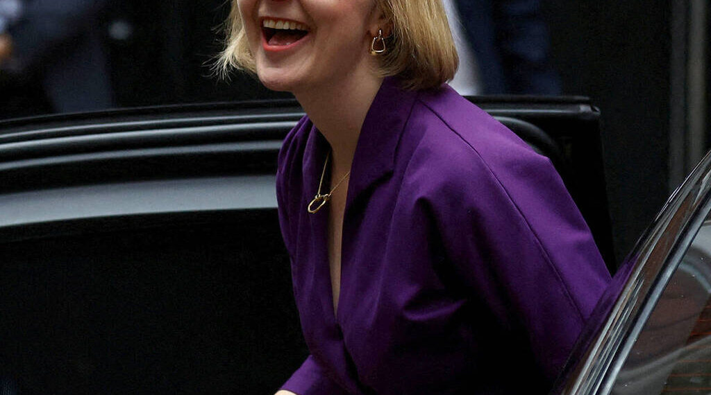 После победы Трасс на выборах депутаты начали покидать посты