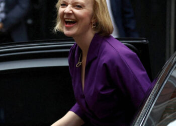 После победы Трасс на выборах депутаты начали покидать посты