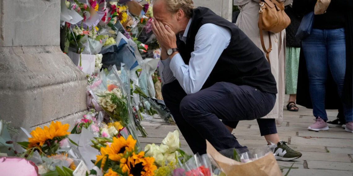 Карл III продлил траур по своей матери королеве Елизавете II