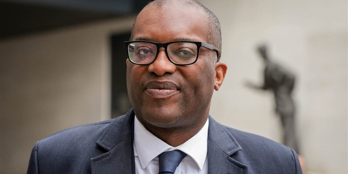 Квази Квартенг уволен с должности канцлера казначейства