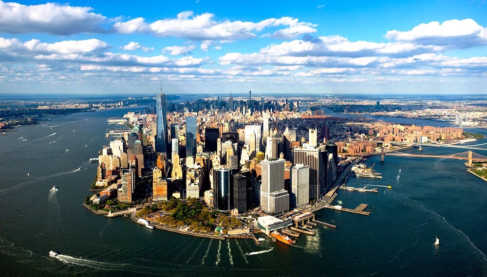 Глава Нью-Йорка объявил режим ЧС в связи с наплывом мигрантов