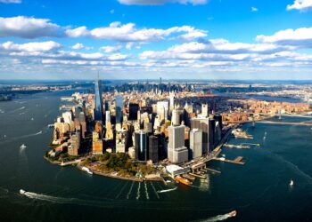 Глава Нью-Йорка объявил режим ЧС в связи с наплывом мигрантов