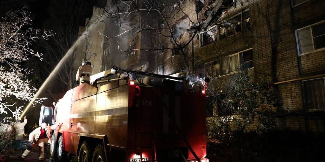 В результате падения военного самолета на жилой дом в краснодарском городе Ейске 13 человек погибли, 19 получили ранения